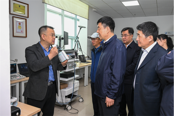 吉林省政协副主席李龙熙一行来校调研并召开座谈会497.png